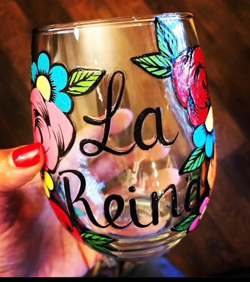 La Reina wine glass with multicolored flowers